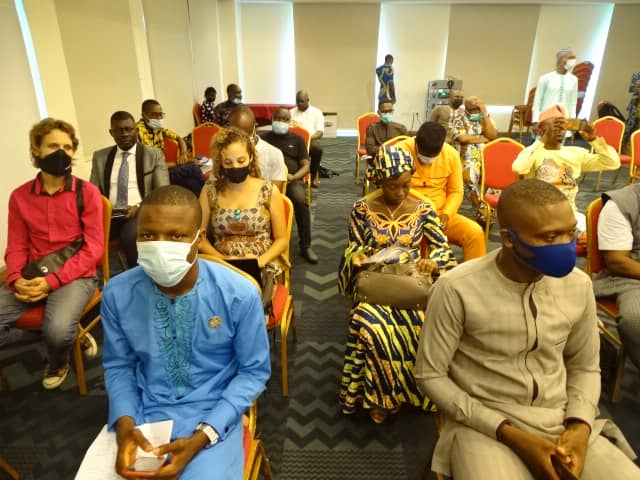 BeninEnergie's tweet photo. Une subvention mis à disposition de @BeninEnergie par #RECASEB financée par l'@UEauBenin, dans le cadre d’un programme de formation des jeunes acteurs du secteur de l’énergie.
Retrouvez le compte rendu et les photos officielles sur => https://t.co/sHSwGB0O6Y
#BeninEnergie https://t.co/a6mMfBISwI