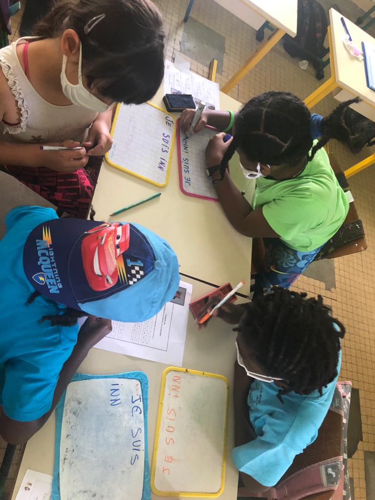 PoleBTN's tweet photo. Une enquête policière, une énigme en maths à résoudre chaque jour et des vidéos projetées qui maintiennent le suspense : les élèves de mme Barrière à Bis Cadet  Sainte-Rose ont adoré "le vol du Diamant" ! 🤩 (parcours M@gistère) Semaine des maths 2021 @AcGuadeloupe @actoulouse https://t.co/UYkwXhgTO3