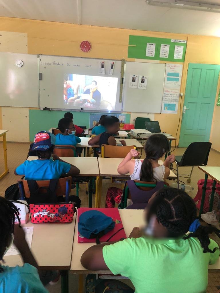PoleBTN's tweet photo. Une enquête policière, une énigme en maths à résoudre chaque jour et des vidéos projetées qui maintiennent le suspense : les élèves de mme Barrière à Bis Cadet  Sainte-Rose ont adoré "le vol du Diamant" ! 🤩 (parcours M@gistère) Semaine des maths 2021 @AcGuadeloupe @actoulouse https://t.co/UYkwXhgTO3