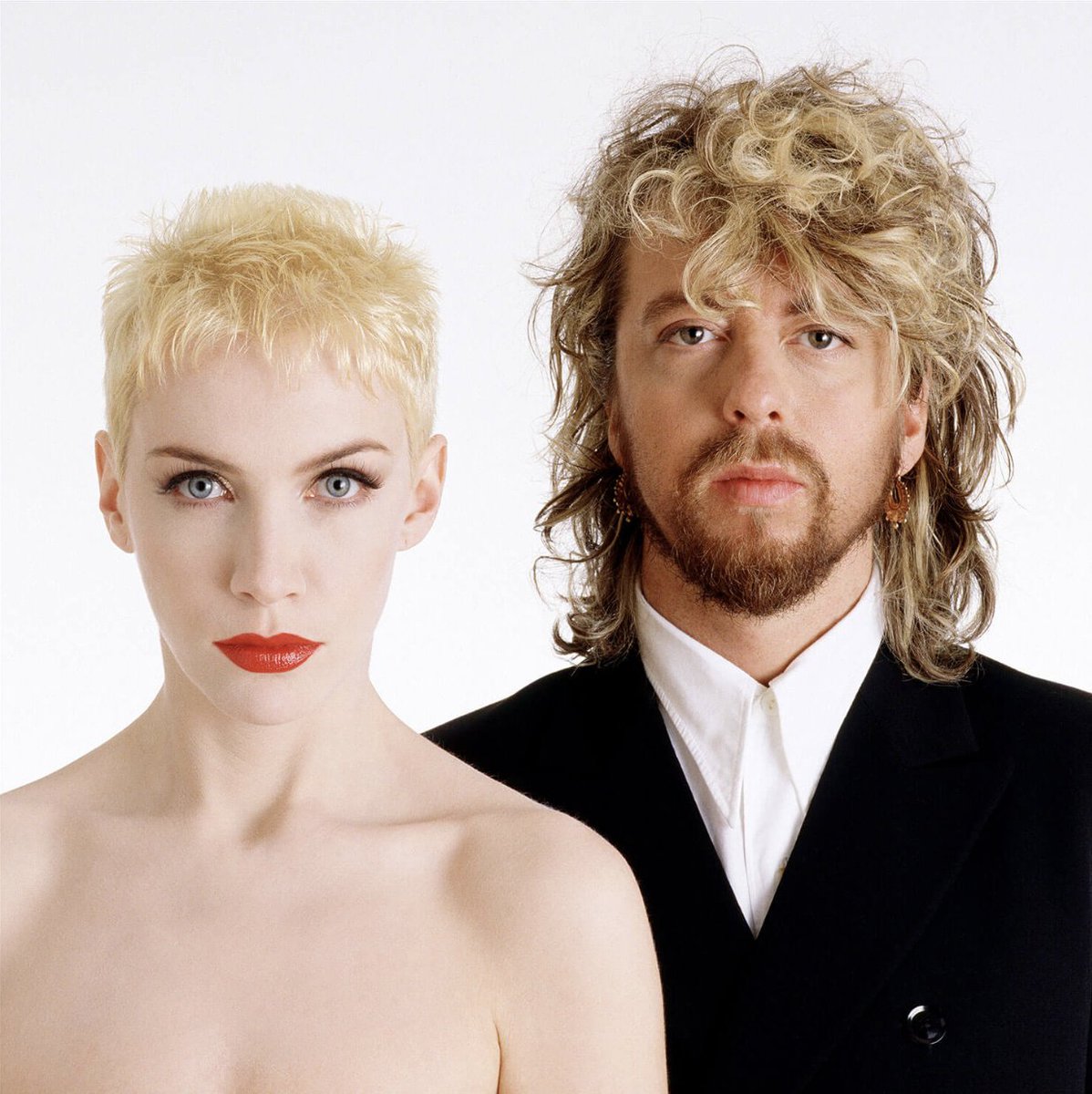 GeredMankowitz's tweet photo. This portrait is from my last session with Eurythmics and was taken in Paris for the cover of their "Revenge" album. Unfortunately, Dave Stewart had a painting made from my photograph and used that instead - I always thought the original photo was far better!

📸:@Hasselblad 500C https://t.co/wZS70zhphH