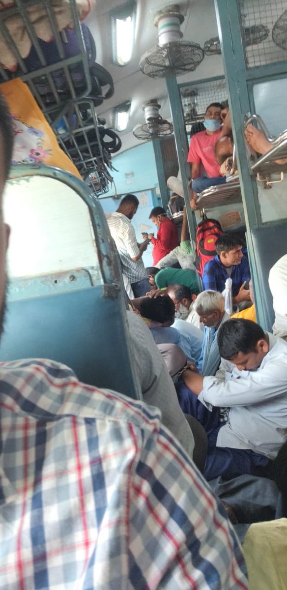 RahulRa14685510's tweet image. #IndianRailways #grphowrah #bjpwestbangal #COVID19 #drmhowrah #CovidVaccine #grpasansol #kumbhaexpress #tmc Election toh hobe...kintu janata aae obostha thakbe