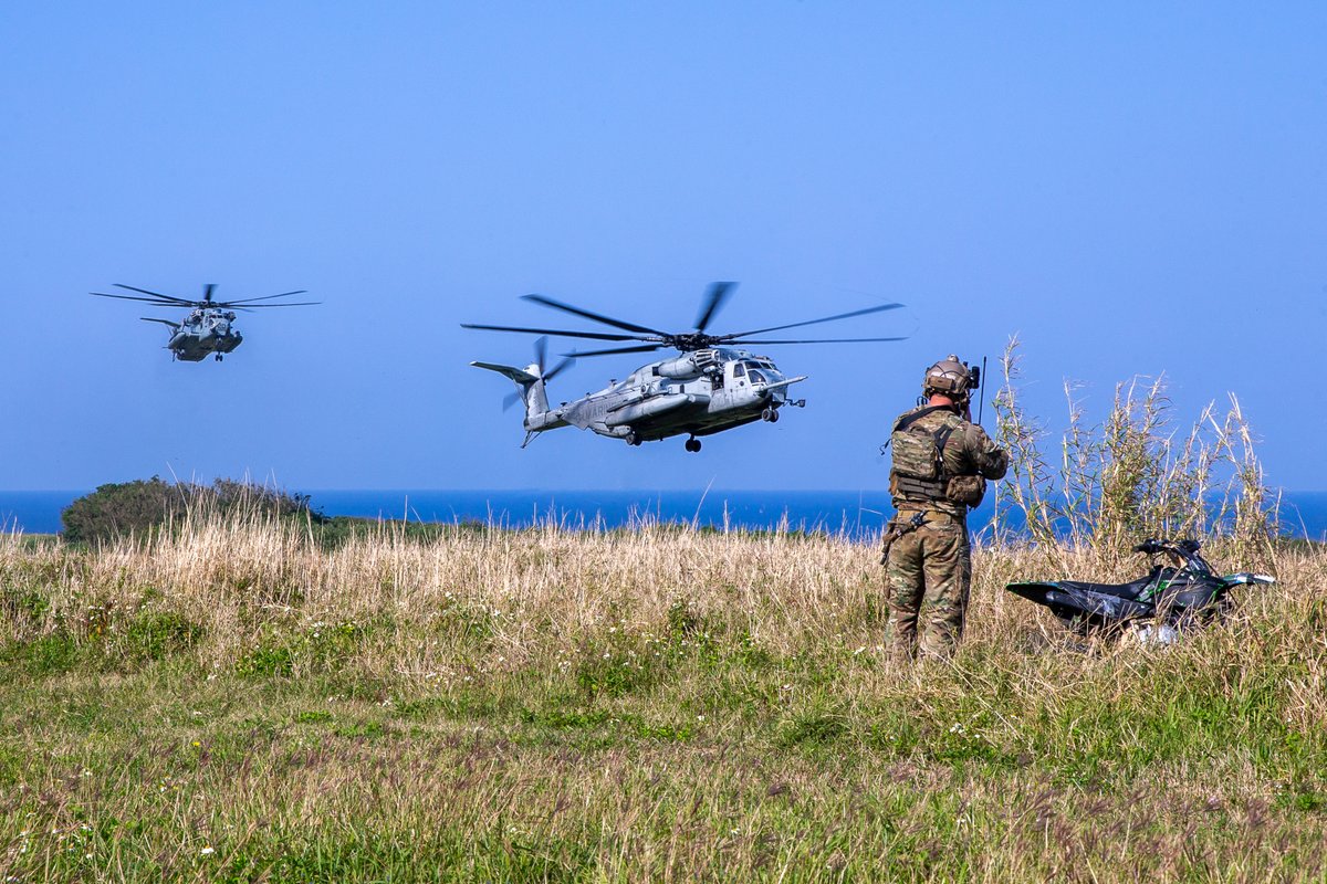 Our #SpecialTactics operators, assigned to the #320thSTS, worked with the 1st MAW and Marines with 3d Battalion, 12th Marines, 3d Marine Div in joint force exercise Castaway21.1 to improve their island warfare capabilities in the Western Pacific. 

@INDOPACOM 
@AFSpecOpsCmd