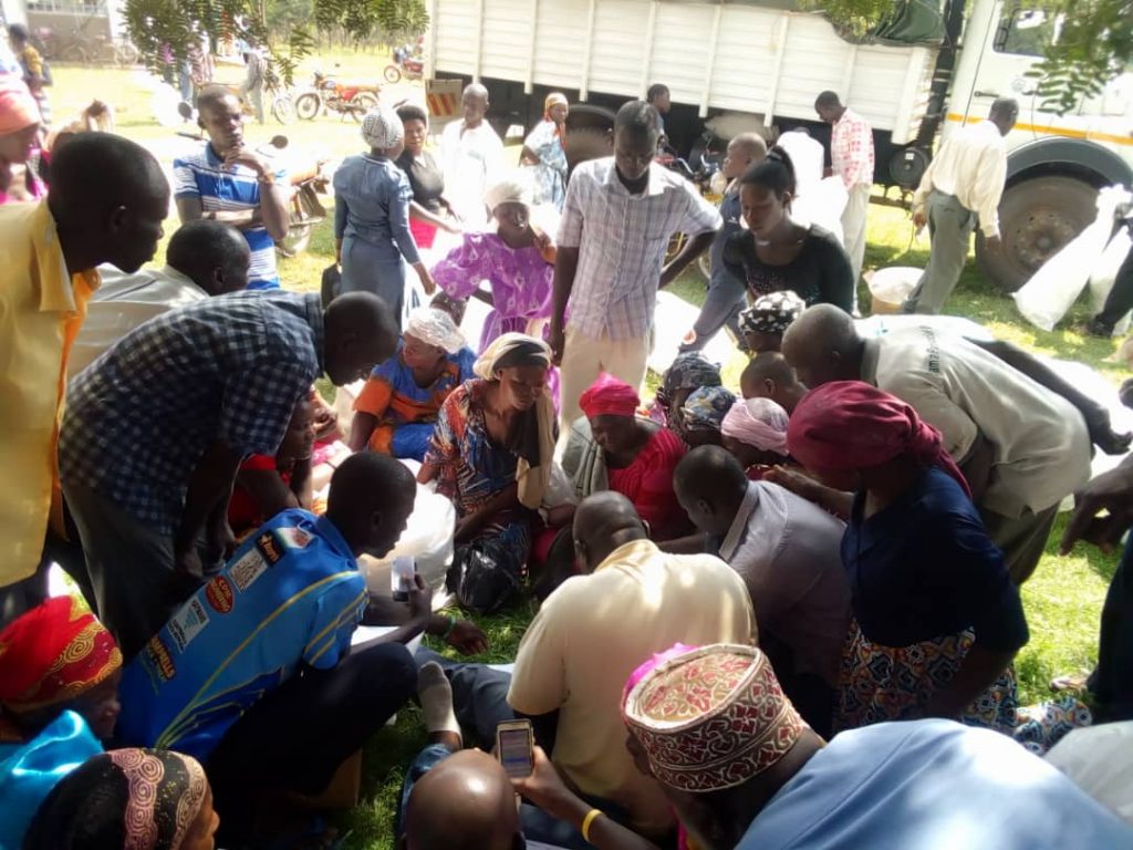 GovUganda's tweet photo. In addition, the community-based facilitators will continue to 
sensitize, mobilize and mentor farmers to understand the
project, understand how the e-Voucher scheme works, 
how to order and redeem inputs using a mobile phone. #GovDeliversUG https://t.co/YuTkIJjTtK