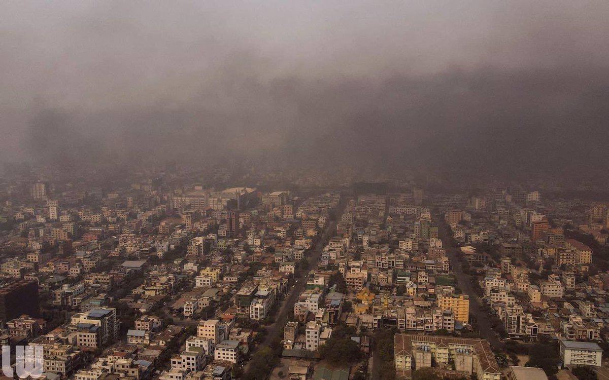 san_YHYH's tweet photo. Mandalay, the last royal capital of Burma and the center of Burmese culture, is now covered in smoke from Fireguns and Bombs by armed forces. 
What an ugly scene to see on Armed Forces Day.
ANTIFASCIST REVOLUTION
#AntiFascistRevolution2021
#Mar27Coup
#WhatsHappeningInMyanmar https://t.co/qGK6xZXsCT