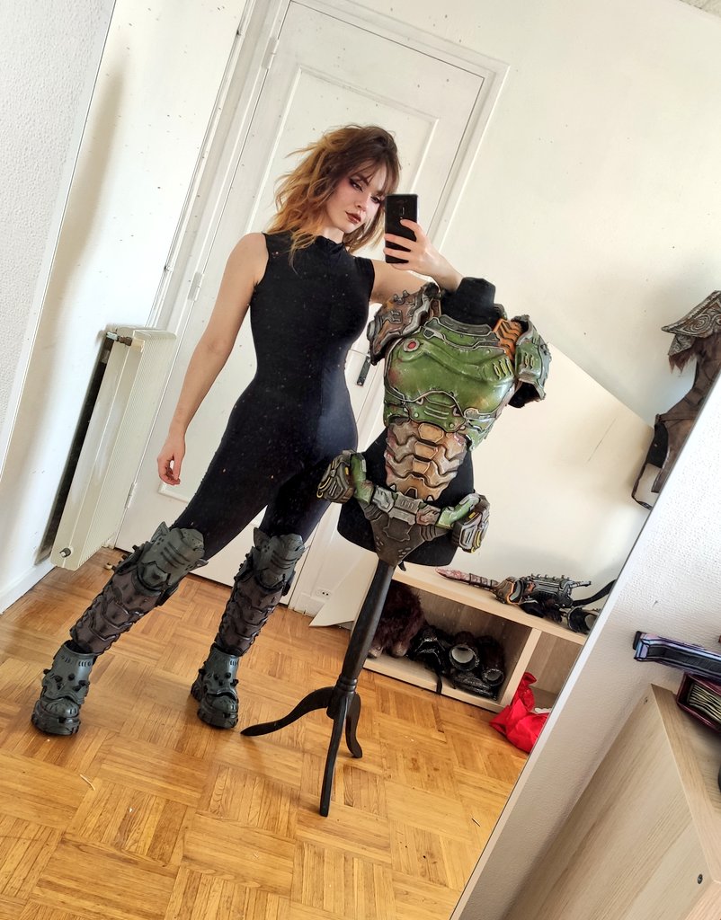 Painting my cute demon stompers today ✨