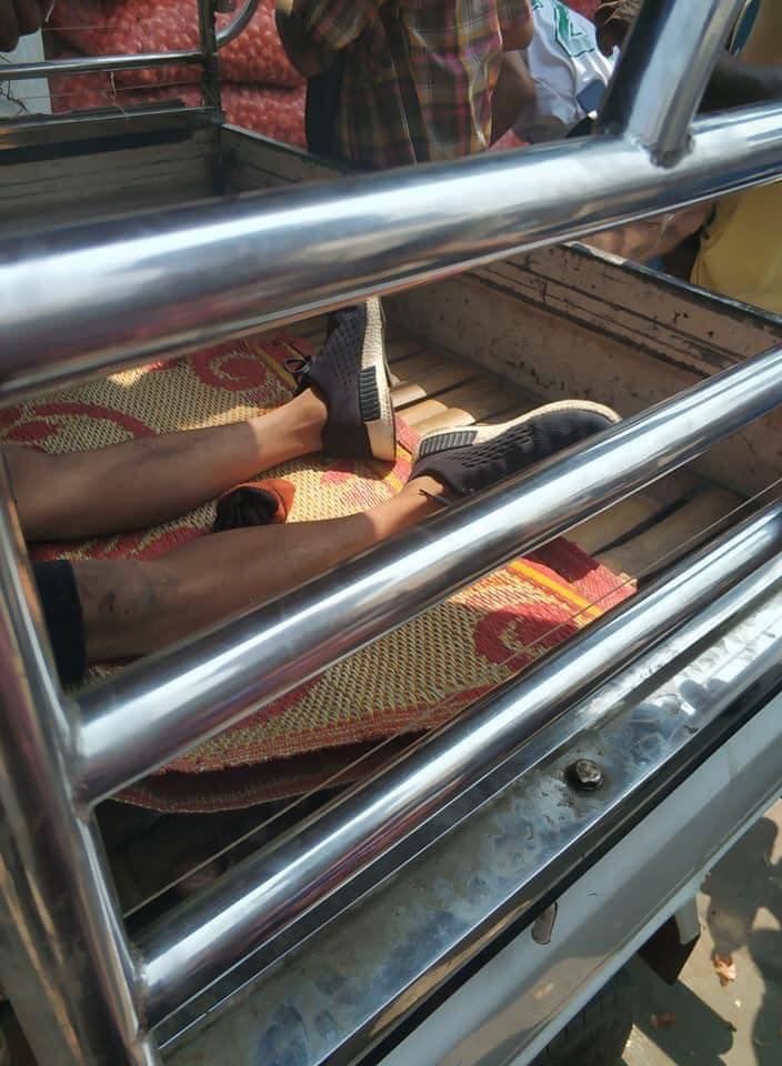 SuThiriMaung1's tweet photo. A civilian got shot to death while he was hiding from militray junta murderers.
ANTIFASCIST REVOLUTION
#AntiFascistRevolution2021
#Mar27Coup
#WhatsHappeningInMyanmar https://t.co/nZcnGw6xbC
