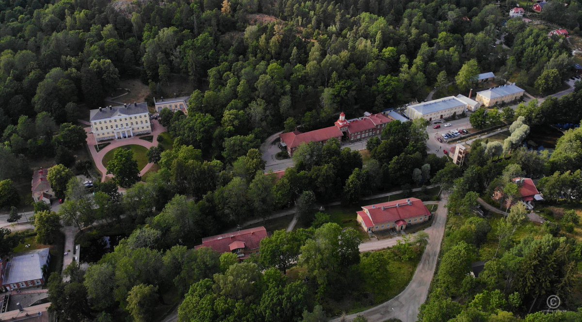 VisualFinland's tweet image. Ilmakuvia Fiskarsin ruukilta. @FiskarsVillage 

Aivan upea vierailukohde lyhyen ajomatkan päässä Helsingistä.

Lisää kuvia Fiskarsista Visualfinland.com-kuvapankissa: visualfinland.com/downloads/cate…

#valokuvaus #raasepori #visitfinland #matkailu #ilmakuvaus #kulttuuri