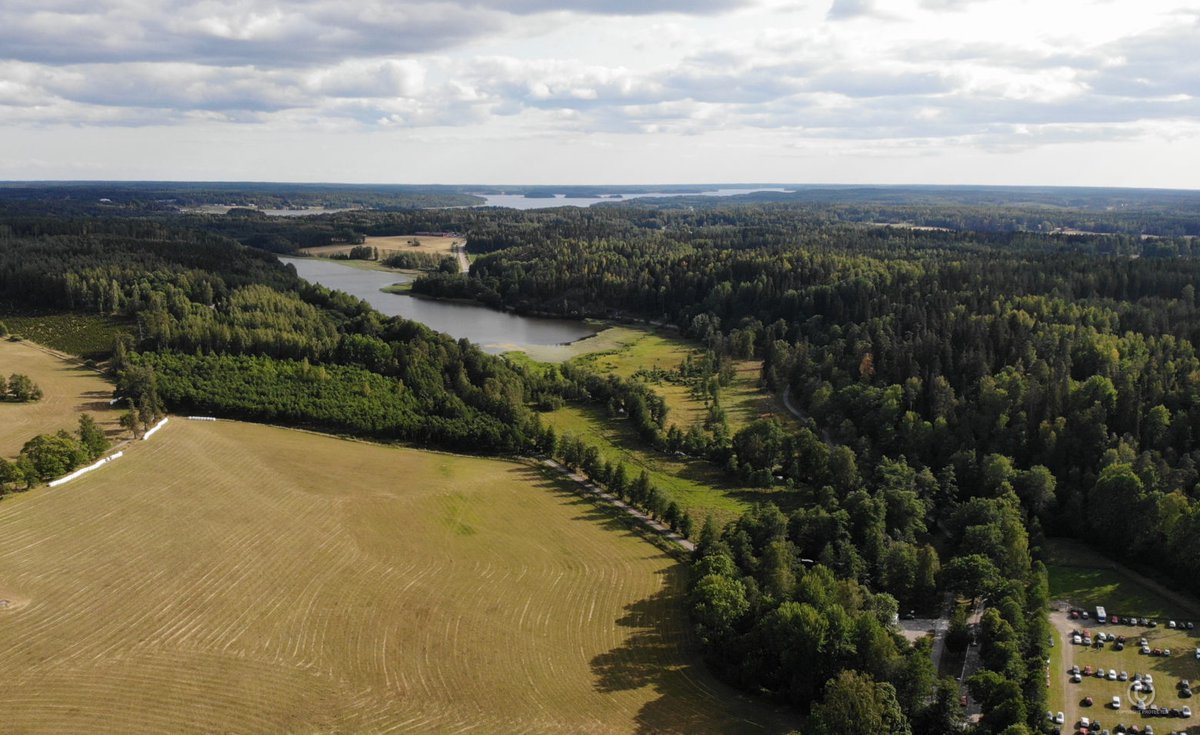 VisualFinland's tweet image. Ilmakuvia Fiskarsin ruukilta. @FiskarsVillage 

Aivan upea vierailukohde lyhyen ajomatkan päässä Helsingistä.

Lisää kuvia Fiskarsista Visualfinland.com-kuvapankissa: visualfinland.com/downloads/cate…

#valokuvaus #raasepori #visitfinland #matkailu #ilmakuvaus #kulttuuri