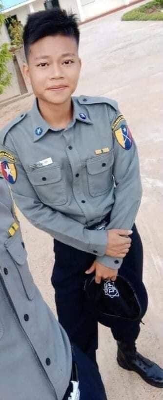 A 21 years old CDM police officer Ko ChitLinThu was headshot to death today in Yangon.
ANTIFASCIST REVOLUTION
#AntiFascistRevolution2021
#Mar27Coup
#WhatsHappeningInMyanmar