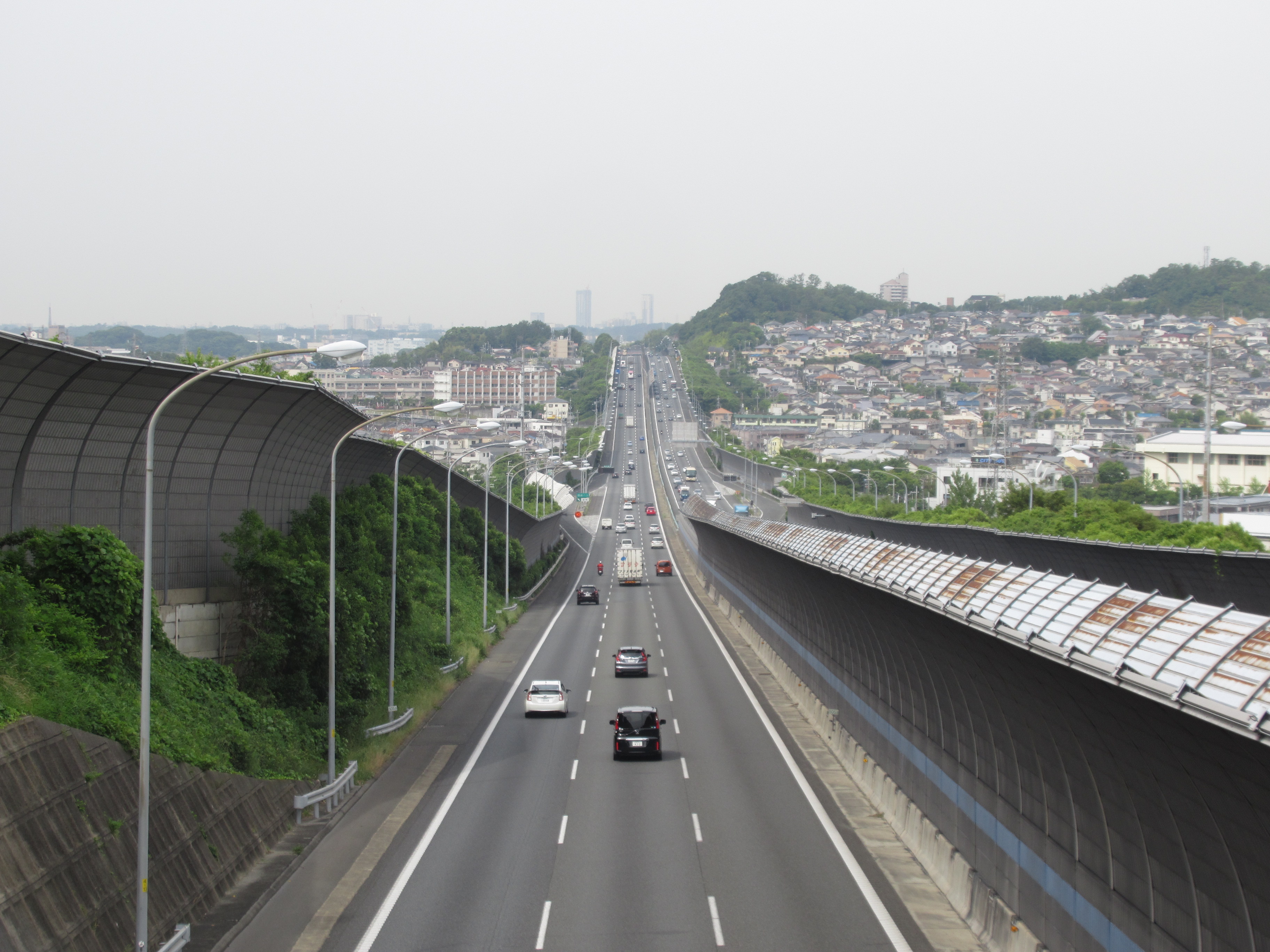 T T 直線の高速道路を俯瞰できる跨道橋 名神高速 天王谷跨道橋 名神高速 神領橋 新東名 灰木原半僧松橋 関越道 田島橋 T Co 4vqen0ri0a Twitter