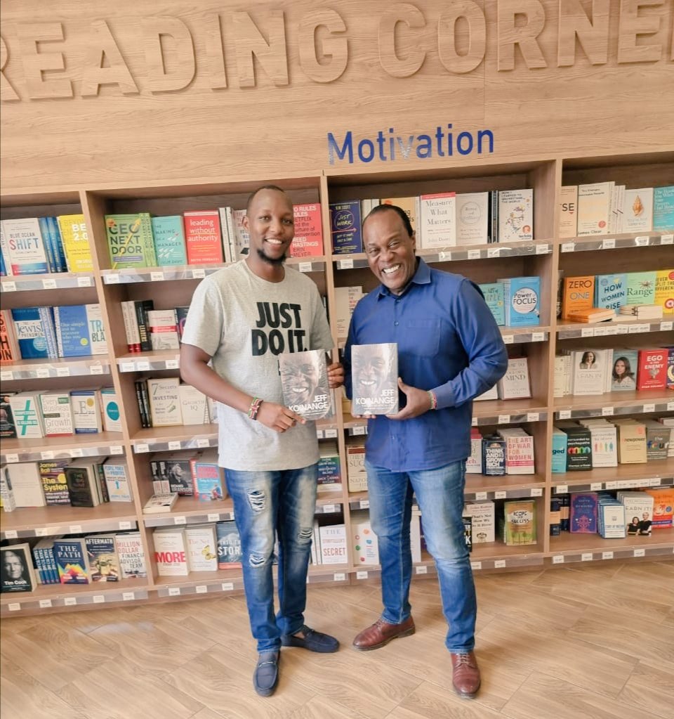 elvissamperu's tweet photo. The summary of the #AuthorsForum regarding #marketing by yours truly, @KoinangeJeff is on my T-shirt.
#InLineOfDuty
#AChapterADay https://t.co/cpqSV0J29p