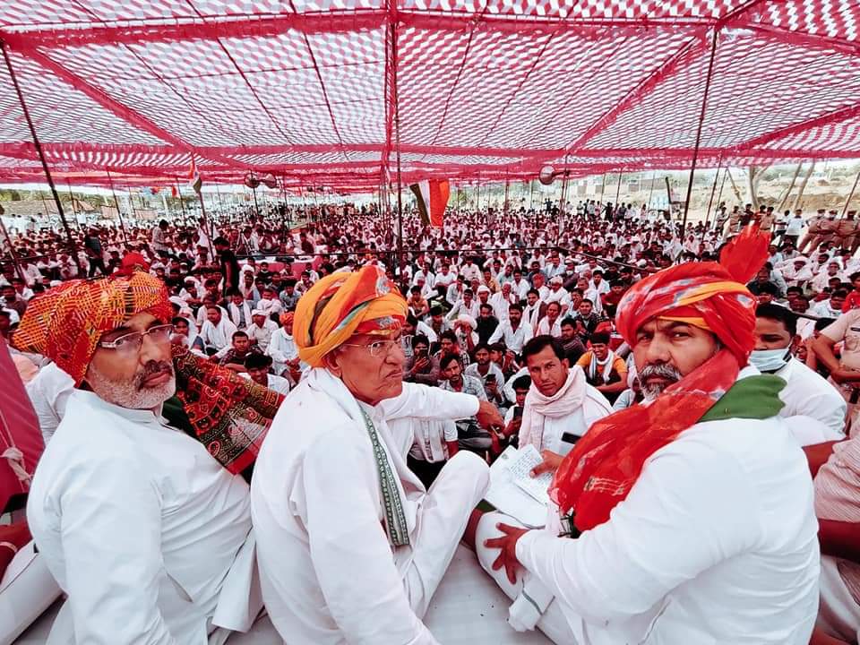 RakeshTikaitBKU's tweet photo. @किसान पंचायत पपलाज माता भवन, पचवारा क्षेत्र,दौसा (राजस्थान) https://t.co/YUwhDqeKZc