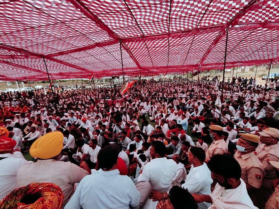 RakeshTikaitBKU's tweet photo. @किसान पंचायत पपलाज माता भवन, पचवारा क्षेत्र,दौसा (राजस्थान) https://t.co/YUwhDqeKZc