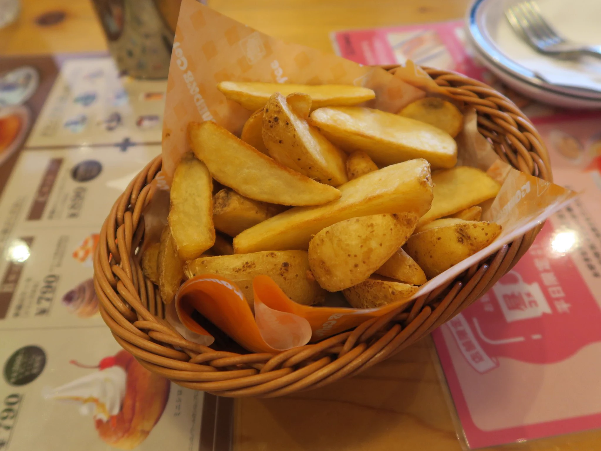 @DAIGATANA 2回も食べたことがあるのですが、大人3人でもキツかったですね。塩とケチャップで味変しないと食べれないですはい。 