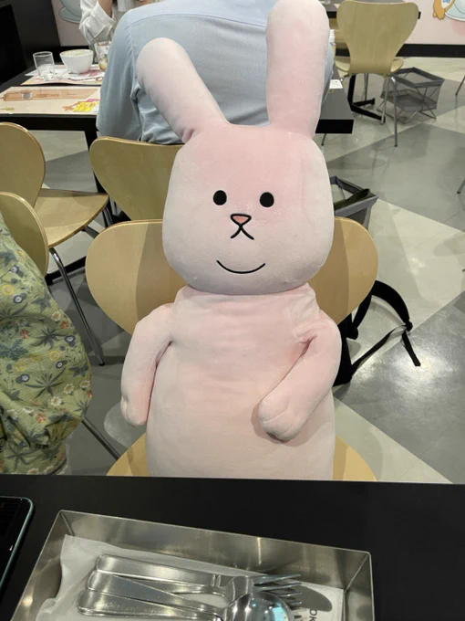 うちのギャラリースタッフがキューライスさんカフェに行ってきたそうで
可愛い写真みせてもらった。
クジ?は一等?だったらしくこんなたのしくスキウサギが出てきたとのこと。
ボリス雑貨店でも推してます
キューライスさん作品…
フィッケルペルネンクスもよろしくね

https://t.co/JGVIUPAdut 