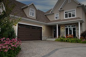 SATURDAY DOSE OF INSPIRATION > Spring is the air! 🌱The urge to add curb appeal to your home &amp; your garage is growing inside you? It's getting more and more insisting? Here are 5 inexpensive ways to upgrade your garage exterior 👌 bit.ly/3vYyWp7