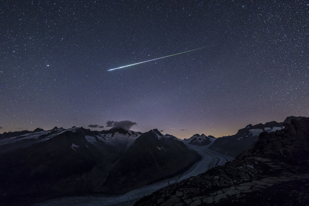 #EarthHour2021 🌎💚  Heute wird für 1 Stunde auf der ganzen Welt das Licht ausgeschaltet &amp; Aufmerksamkeit für den Umweltschutz geschaffen. So schön sieht es in der Schweiz ganz ohne Licht aus ..🌎💚 

📍Eggishorn @ValaisWallis