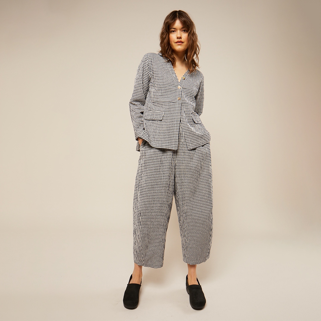 MODERN SUITING / Our soft, gingham two-piece crafted from a nubbly cotton makes the perfect Spring statement.⁠
⁠
🌷⁠
⁠
Shop → l8r.it/WGUF