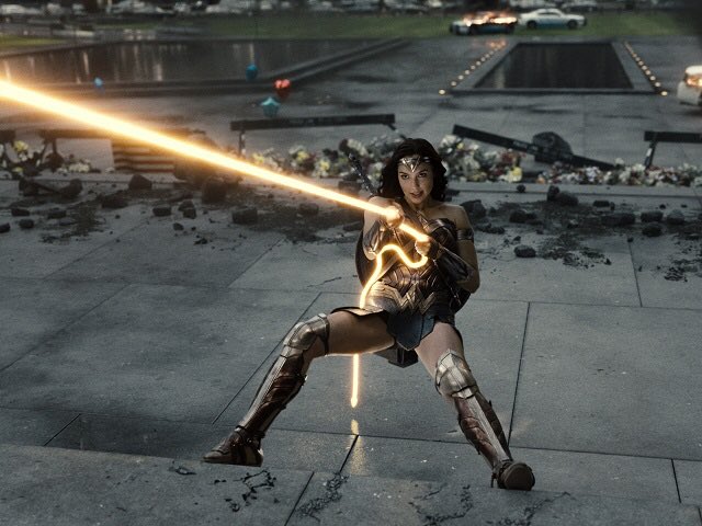 LetsTalkBats's tweet photo. #RestoreTheSnyderVerse for more Gal Gadot’s Wonder Woman. https://t.co/B6Kd1EKmWq