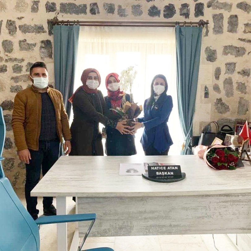 Diyaliz Teknikerleri Platformu (@diyalizplatform) on Twitter photo Şırnak da ki arkadaşlarımız bugün AK Parti Genel Merkez Kadın Kolları MKYK üyesi Sayın Hatice Atan <a href="/hatice_atan73/">Hatice Atan🇹🇷</a> hanımefendi ile görüşme gerçekleştirdi. Görüşmeye katılan arkadaşlarımıza ve ilgisi için başkanımıza teşekkür ederiz. Şırnak da ki arkadaşlarımız bugün AK Parti Genel Merkez Kadın Kolları MKYK üyesi Sayın Hatice Atan <a href="/hatice_atan73/">Hatice Atan🇹🇷</a> hanımefendi ile görüşme gerçekleştirdi. Görüşmeye katılan arkadaşlarımıza ve ilgisi için başkanımıza teşekkür ederiz.