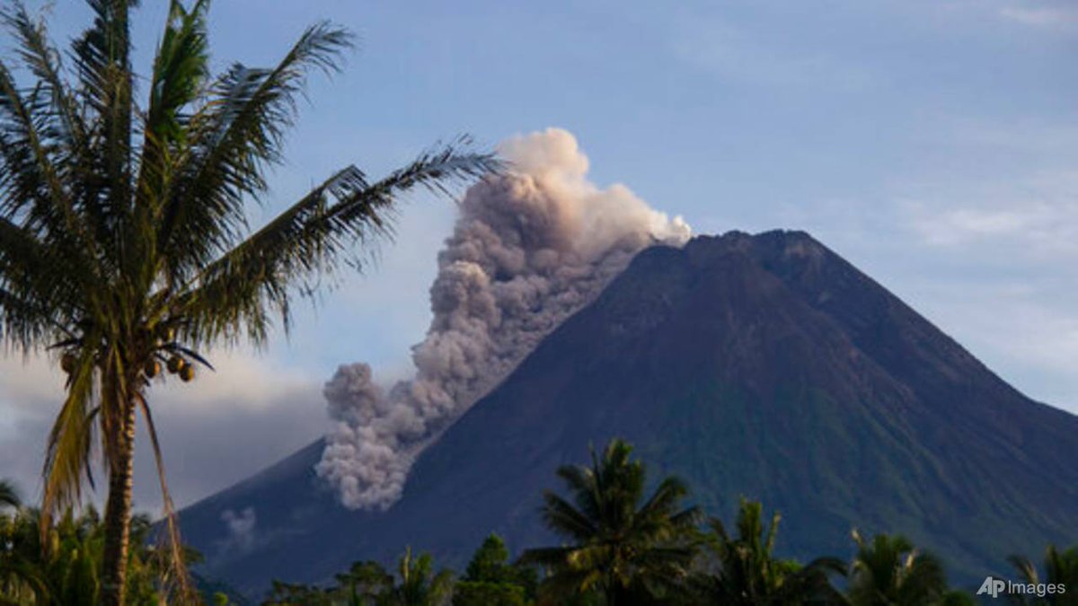 Indonesia's Merapi volcano spews ash, debris in new eruption cna.asia/3rs1io8