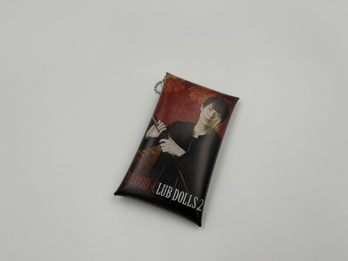 OnlineKab's tweet photo. 「BLOOD-CLUB DOLLS2」
藍刃クリアマルチケース(北園涼)
好評販売中!
カード・小銭・鍵などの小物の収納グッズとして人気のあるクリアマルチケースです。
https://t.co/ogcjwko947
#北園涼 #BCD2 https://t.co/7cduIoAKaS