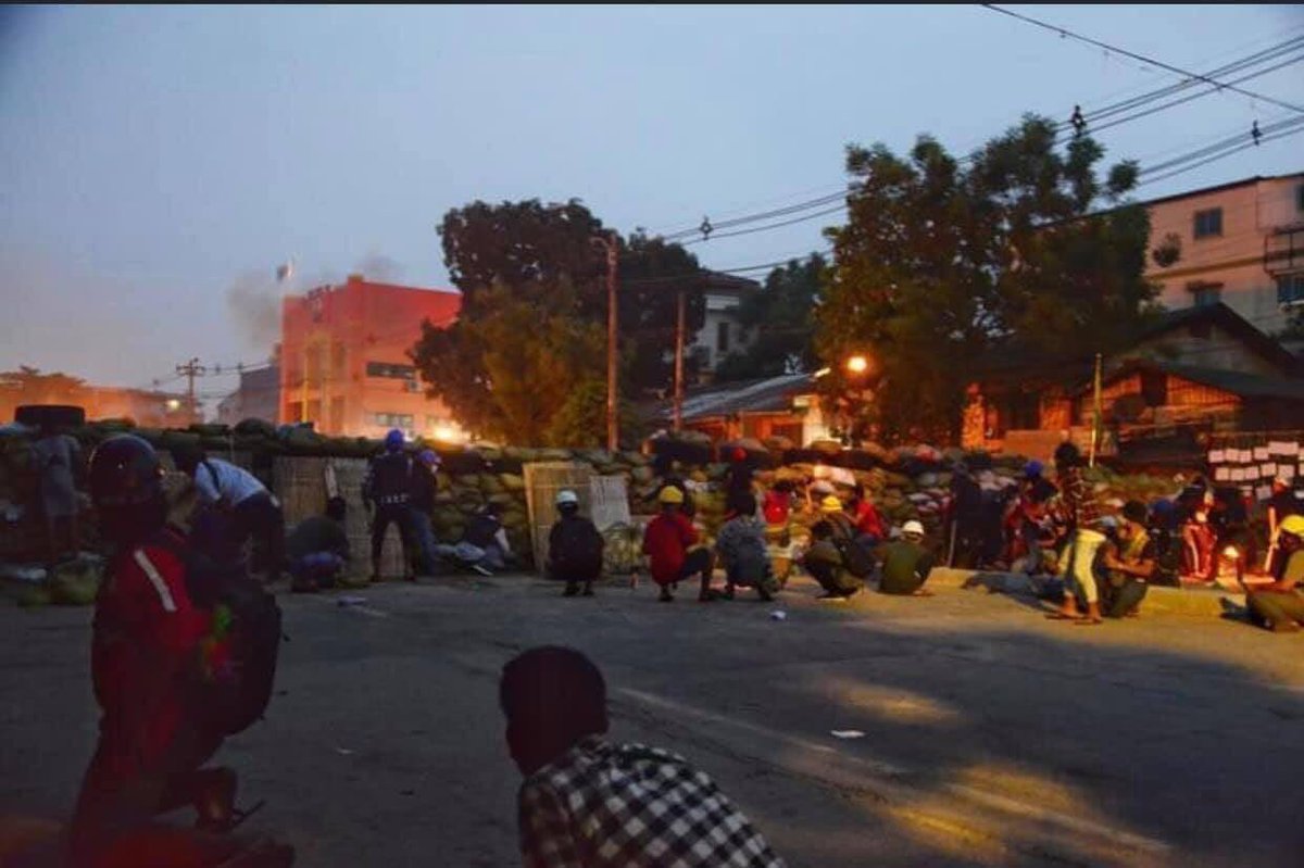 Neew_Wie's tweet photo. Early strike by Insein 
Residents against the military regime was cracked down around 2:30 on Saturday morning. People set roadblocks to prevent from regime’s troops.
ANTIFASCIST REVOLUTION
#AntiFascistRevolution2021
#Mar27Coup
#WhatsHappeningInMyanmar https://t.co/A0UGSWvcaN