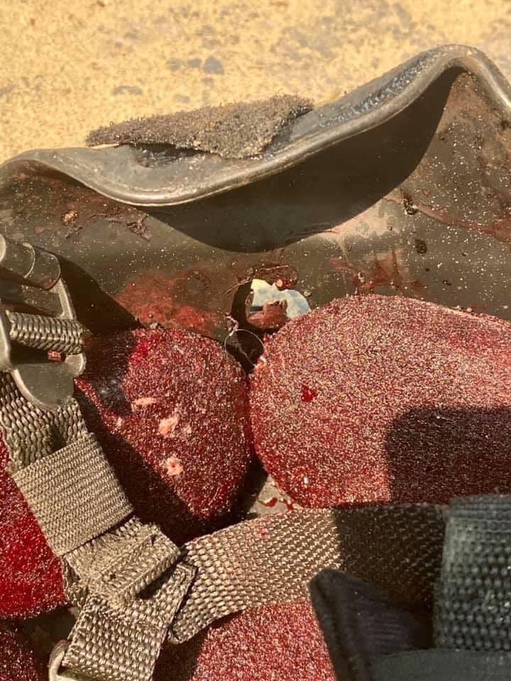 Neew_Wie's tweet photo. Today in Mandalay, a man got headshot by a bullet which penetrated through his helmet. His body was taken away by Junta’s terrorists.
ANTIFASCIST REVOLUTION
#AntiFascistRevolution2021
#Mar27Coup
#WhatsHappeningInMyanmar https://t.co/012OFdFjhj