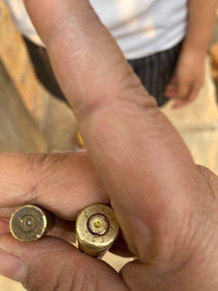 Neew_Wie's tweet photo. A civilian was killed and several were injured by military Junta forces in Lashio this morning.
ANTIFASCIST REVOLUTION
#AntiFascistRevolution2021
#Mar27Coup
#WhatsHappeningInMyanmar https://t.co/6LS3xIgoeA