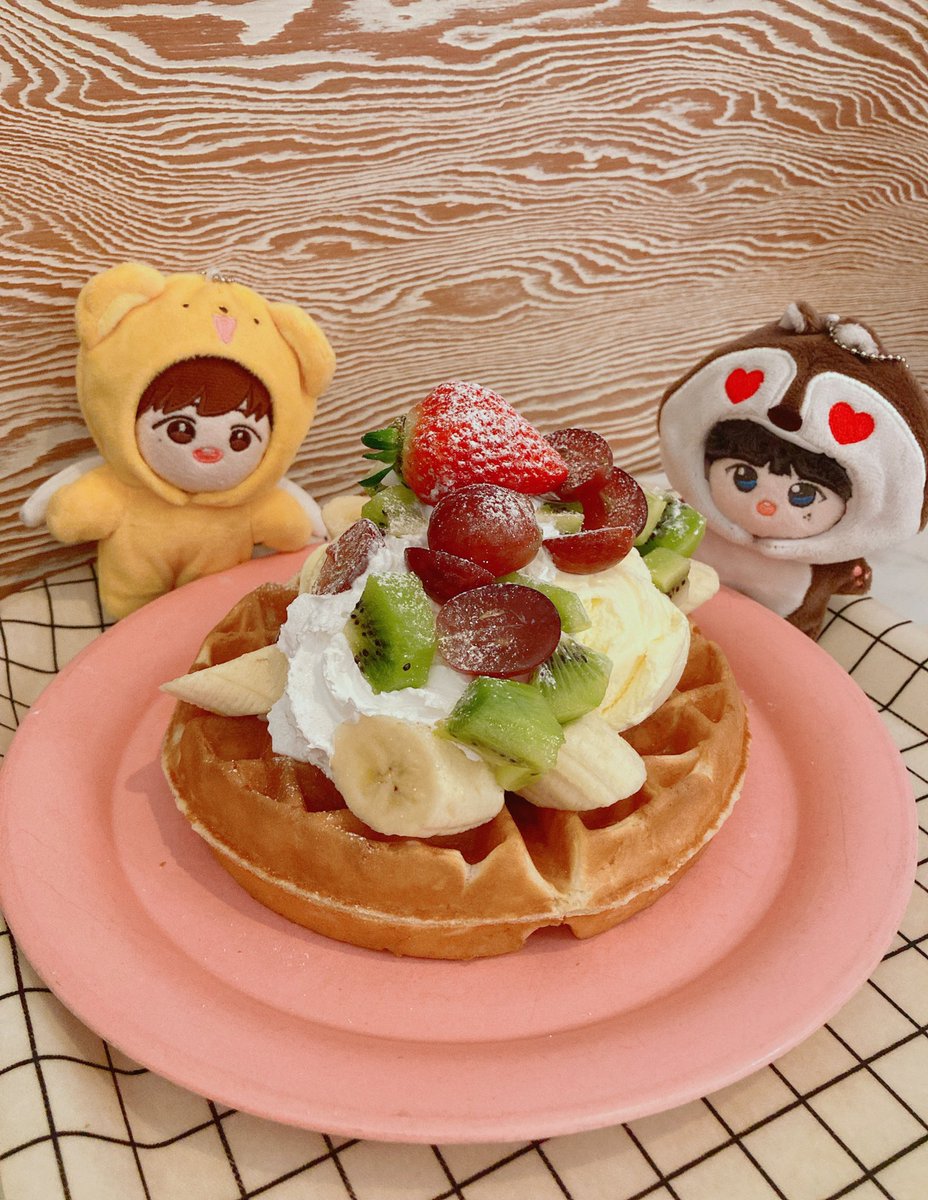 쪼꼬,콩알이  둘이서 함께하는 첫 나들이
근데 종일 비가 너무 많이와서 
가방밖으로 겨우 딱 한번 나왔네요