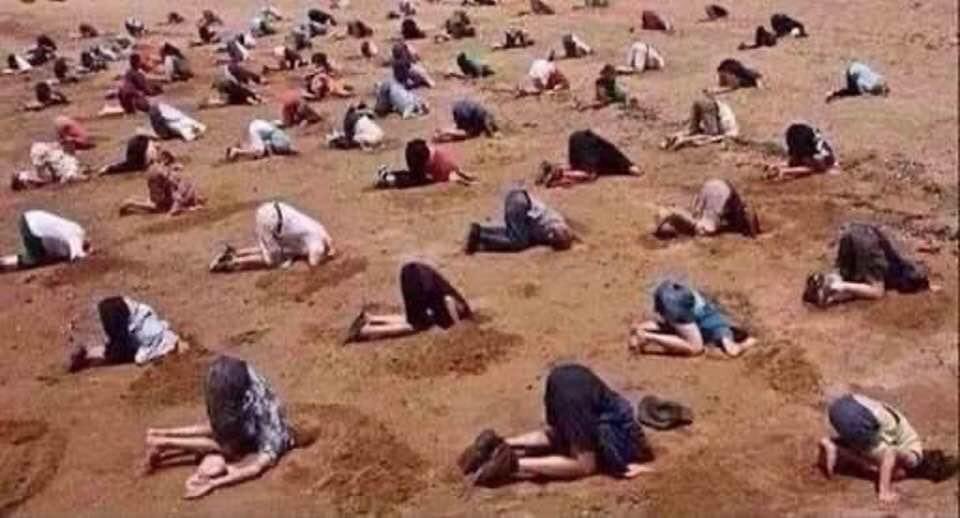 seyittumturk7's tweet photo. Biz Doğu Türkistan’daki 35 milyon kardeşimize yapılan Çin soykırımını üç maymunu oynayarak görmezden, duymazdan gelsekte. Tek kelime itiraz edemesekte. Şüphesiz Allah görüyor ve duyuyor. O bize yeter. Çünkü o en güzel dost ve en güçlü yardımcımızdır. https://t.co/cOgXC20Ewf