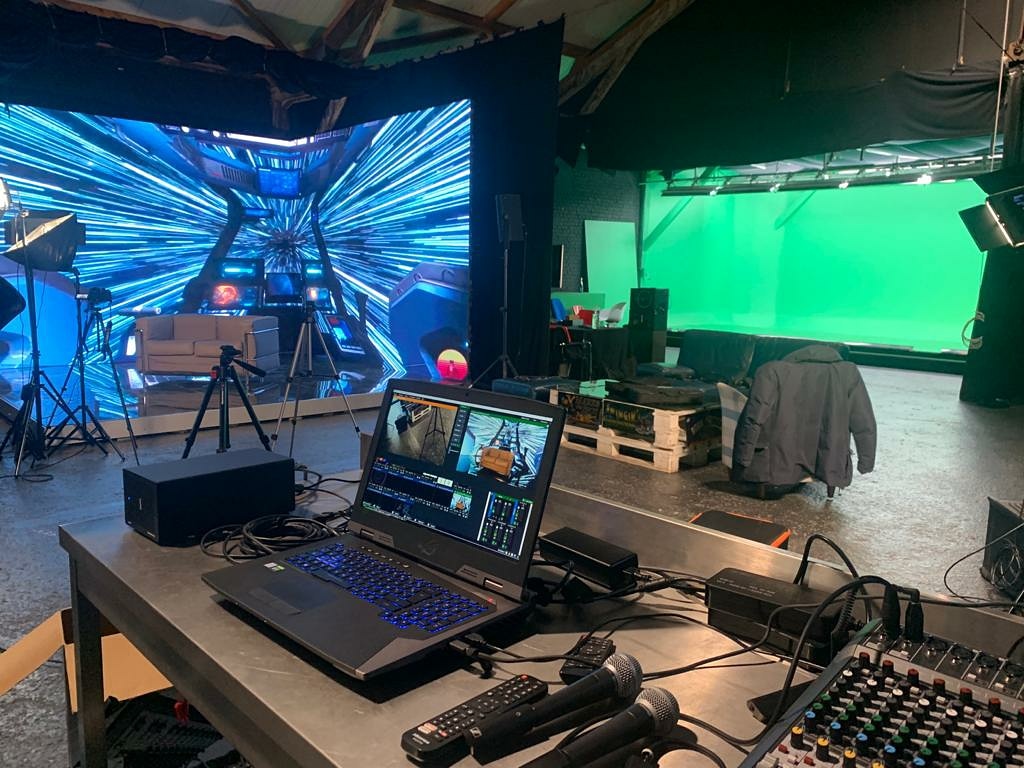 Silence ça tourne ! Fond vert, fond led... Le paradis ! #studioTV