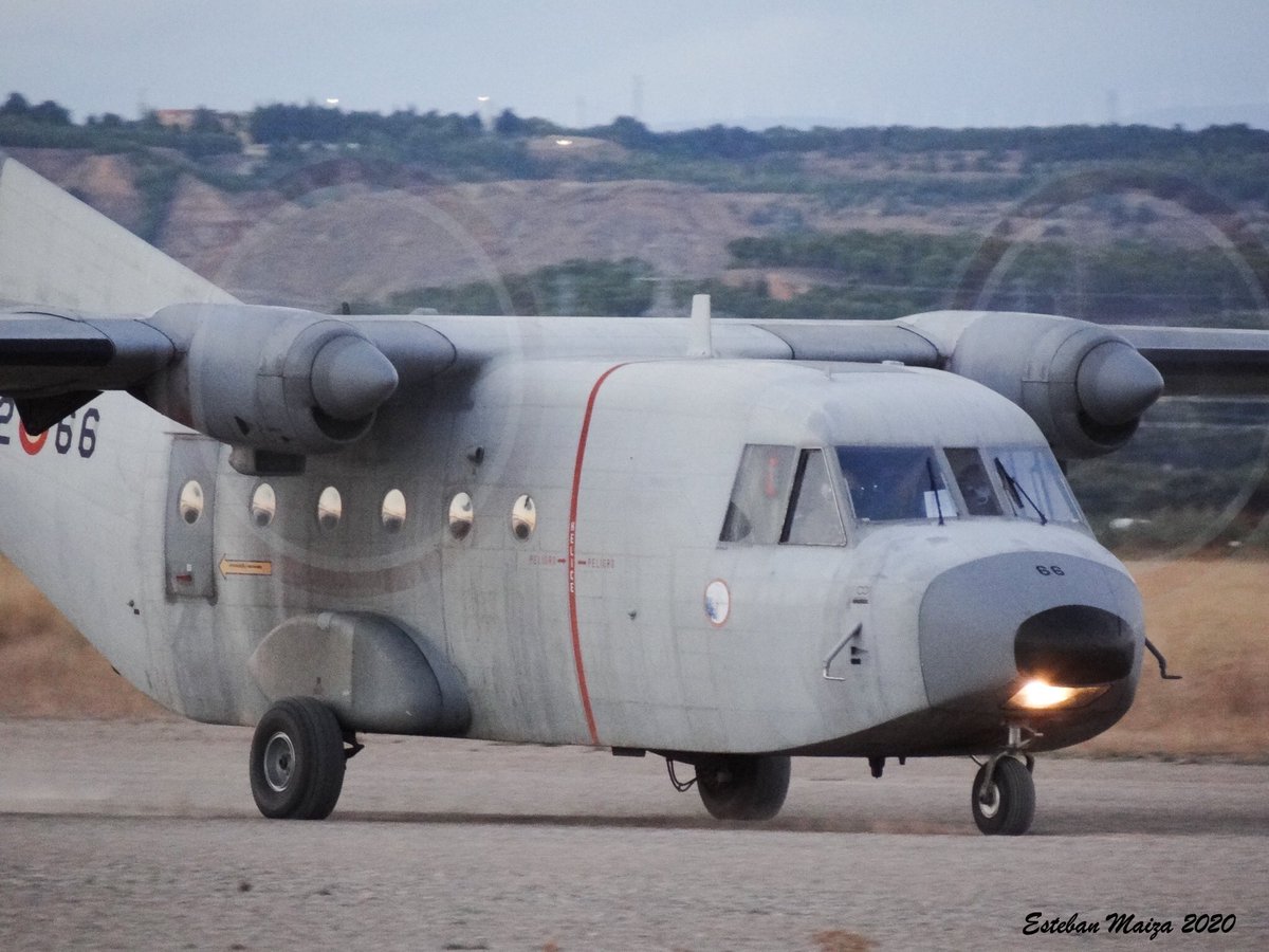 EstebanPhoto11's tweet image. 50 aniversario del C-212 Aviocar.

Aunque ayer mi día tuvo como protagonista a un Hércules, no quisiera dejar de celebrar los 50 años desde el primer vuelo de nuestro T.12 que tanto nos ha dado.

@EjercitoAire #721Escuadron #Ala37 #Aviocar #C212