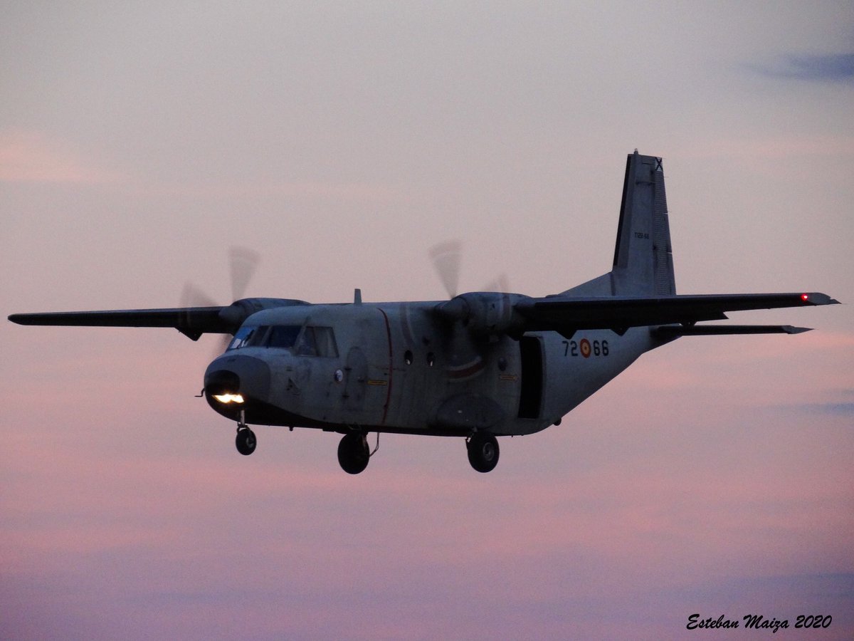 EstebanPhoto11's tweet image. 50 aniversario del C-212 Aviocar.

Aunque ayer mi día tuvo como protagonista a un Hércules, no quisiera dejar de celebrar los 50 años desde el primer vuelo de nuestro T.12 que tanto nos ha dado.

@EjercitoAire #721Escuadron #Ala37 #Aviocar #C212