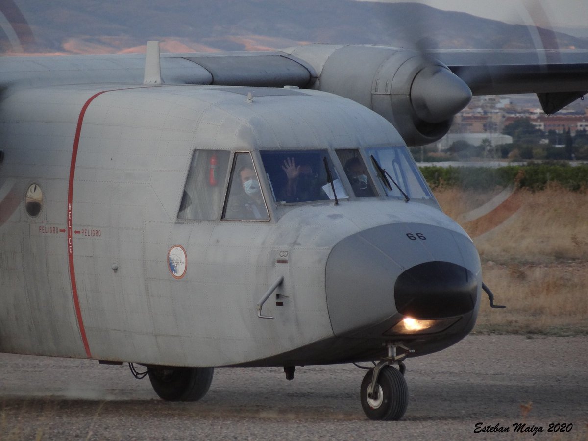 EstebanPhoto11's tweet image. 50 aniversario del C-212 Aviocar.

Aunque ayer mi día tuvo como protagonista a un Hércules, no quisiera dejar de celebrar los 50 años desde el primer vuelo de nuestro T.12 que tanto nos ha dado.

@EjercitoAire #721Escuadron #Ala37 #Aviocar #C212