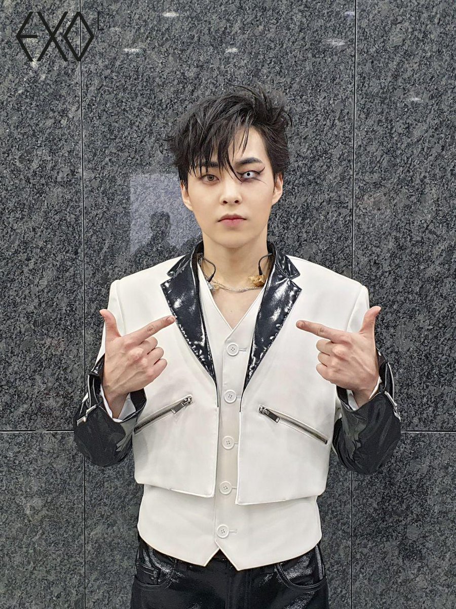 CottonXiing's tweet photo. Estoy a tus órdenes 🤤🖤✨

@exoonearewe #XIUMIN https://t.co/7KKX8ynwuS