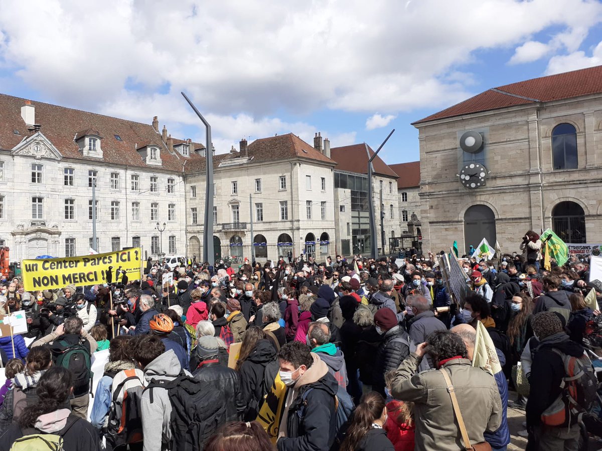 ici_besancon's tweet photo. Parmi les manifestants : des habitants des #Vaites, des militants @JardinsVaites, @xrbesancon et du mouvement national  @lessoulevements venus de toute la France. Aujourd'hui, #Besancon accueille la première mobilisation d'une série de 6 "soulèvements de la terre". https://t.co/uhXOZS7u4W