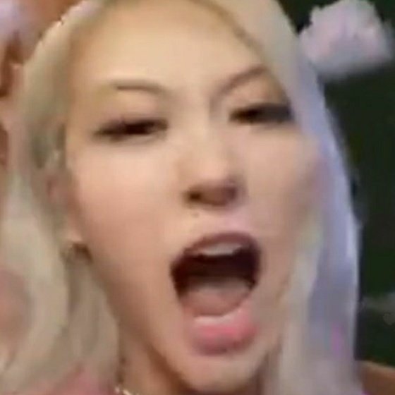BLlNKNATION's tweet photo. Rosé thanking the wrong show again ~
#OnTheGround4thWin #ROSE4thWin @BLACKPINK https://t.co/BmFs3FuC2B