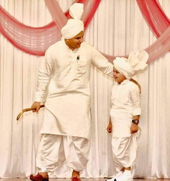 suraj_mathura_'s tweet image. #यहीं है हम जाटो का असली परिधान ☺️
#पुराने समय मे इन कपड़ो से लोग पहचान लेते थे कि सामने वाला व्यक्ति चौधरी (जाट )है💪
#मानते है नई पीढ़ी के लिए हर समय ये कपड़े पहनने सम्भव: नहीं है 🙂 लेकिन समय -समय पर  हमें संस्कृति को याद करना  चाहिए ✌️
#जाट_समाज