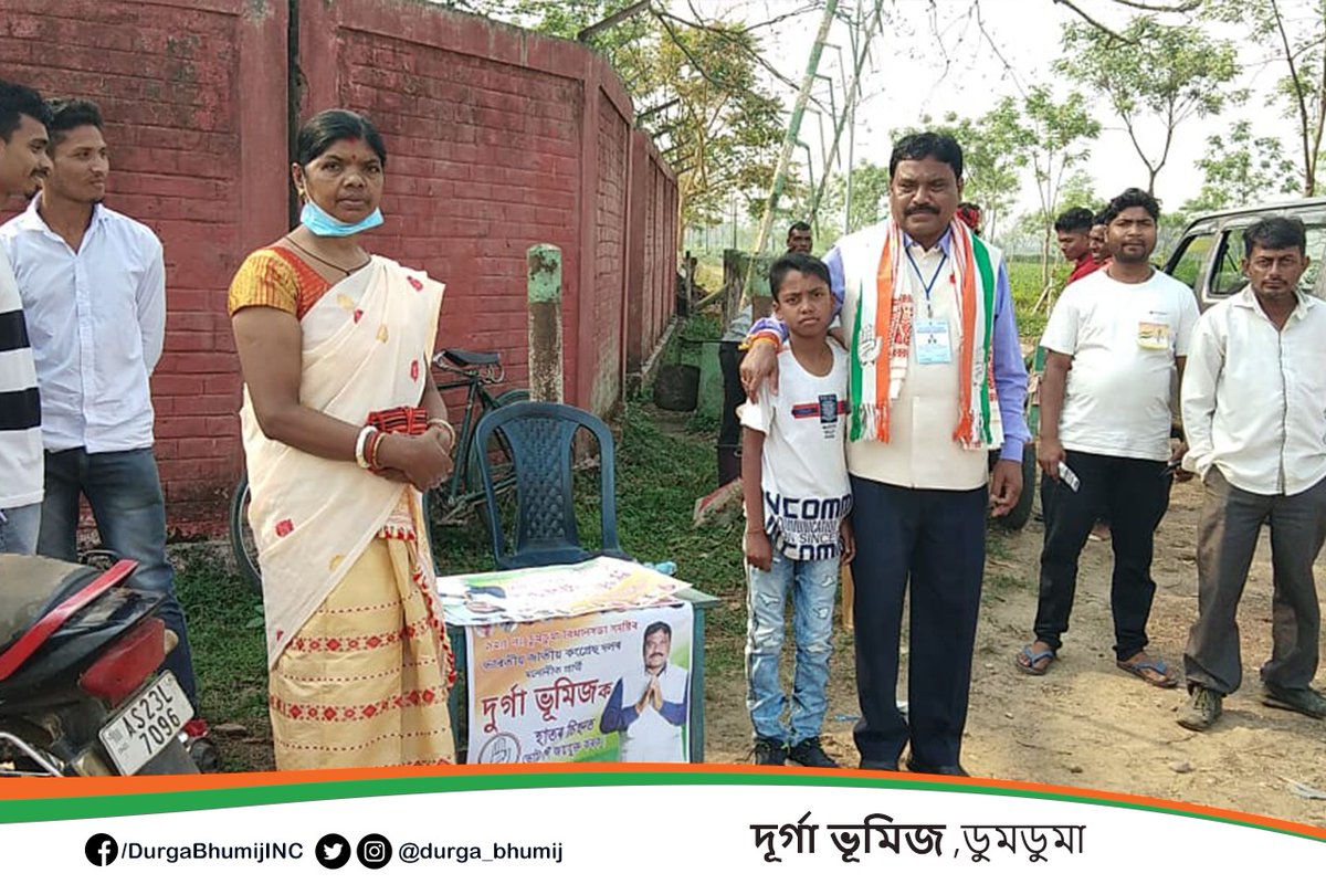 durga_bhumij's tweet photo. আজি পুৱাই পৰিয়ালবৰ্গৰ সৈতে ভোট প্ৰদান কৰিলোঁ। আপুনি মত দান কৰিলে নে? নিজৰ শাৰীৰিক অসুস্থতাকো নেওচি ভঙা ভৰিৰেই এগৰাকী ভোটাধিকাৰে ভোট প্ৰদান কৰিবলৈ ভোট প্ৰদান কেন্দ্ৰত উপস্থিত হোৱা দেখা গ'ল। ৰাইজে নিজৰ গণতান্ত্ৰিক অধিকাৰক লৈ জাগ্ৰত হৈছে যিটো সঁচাকৈ প্ৰশংসনীয়।
#AssamAssemblyPolls https://t.co/etgXiY95hh
