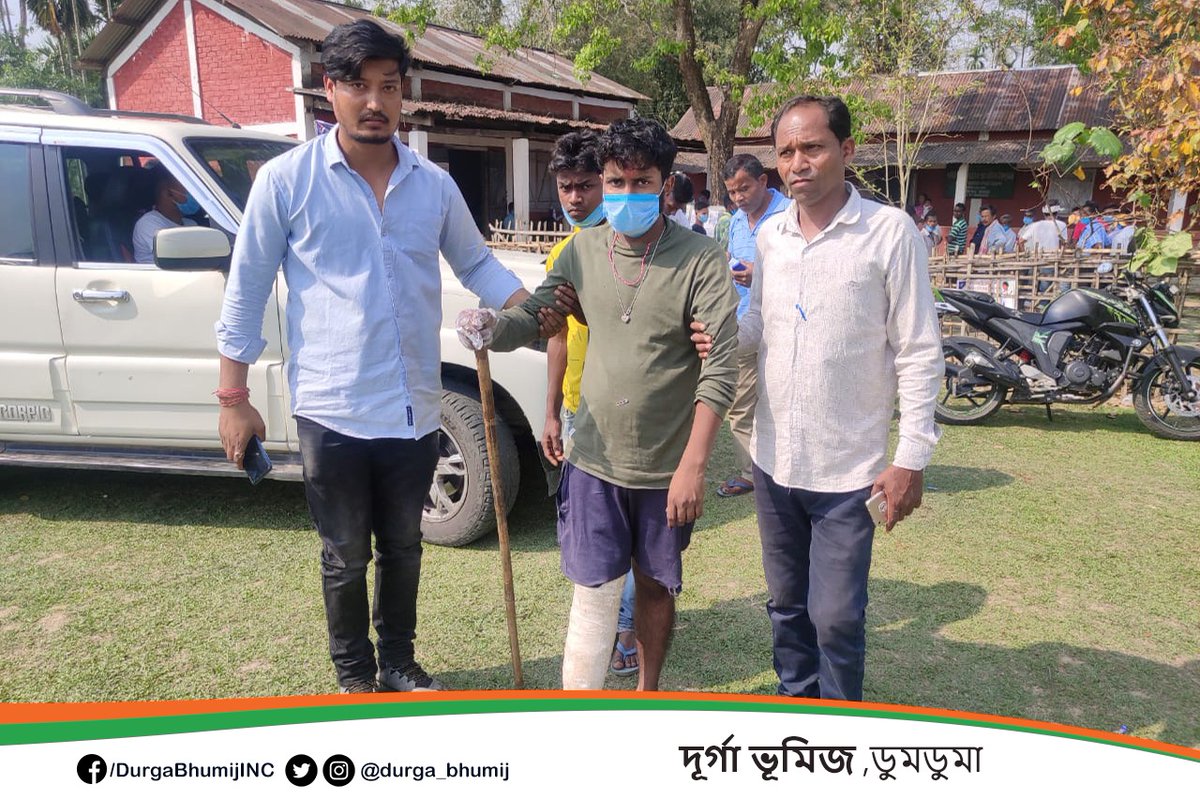 durga_bhumij's tweet photo. আজি পুৱাই পৰিয়ালবৰ্গৰ সৈতে ভোট প্ৰদান কৰিলোঁ। আপুনি মত দান কৰিলে নে? নিজৰ শাৰীৰিক অসুস্থতাকো নেওচি ভঙা ভৰিৰেই এগৰাকী ভোটাধিকাৰে ভোট প্ৰদান কৰিবলৈ ভোট প্ৰদান কেন্দ্ৰত উপস্থিত হোৱা দেখা গ'ল। ৰাইজে নিজৰ গণতান্ত্ৰিক অধিকাৰক লৈ জাগ্ৰত হৈছে যিটো সঁচাকৈ প্ৰশংসনীয়।
#AssamAssemblyPolls https://t.co/etgXiY95hh