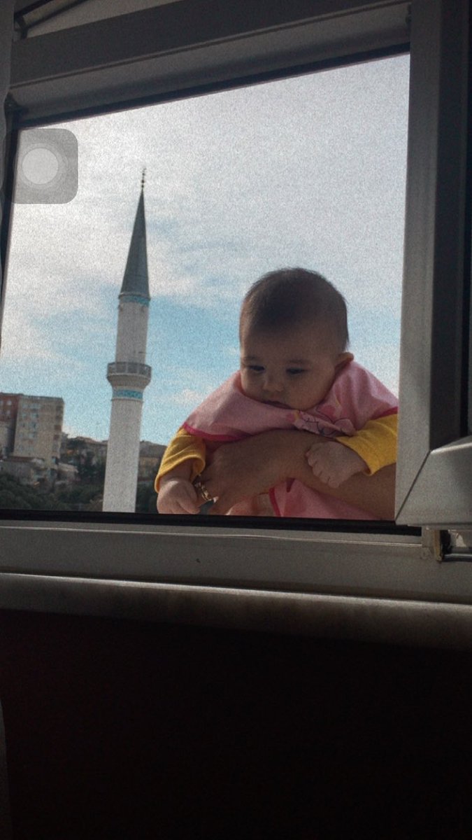 neslibalcii's tweet photo. Manzara oluşundan habersiz duruşun... https://t.co/JG4O12YJ0f