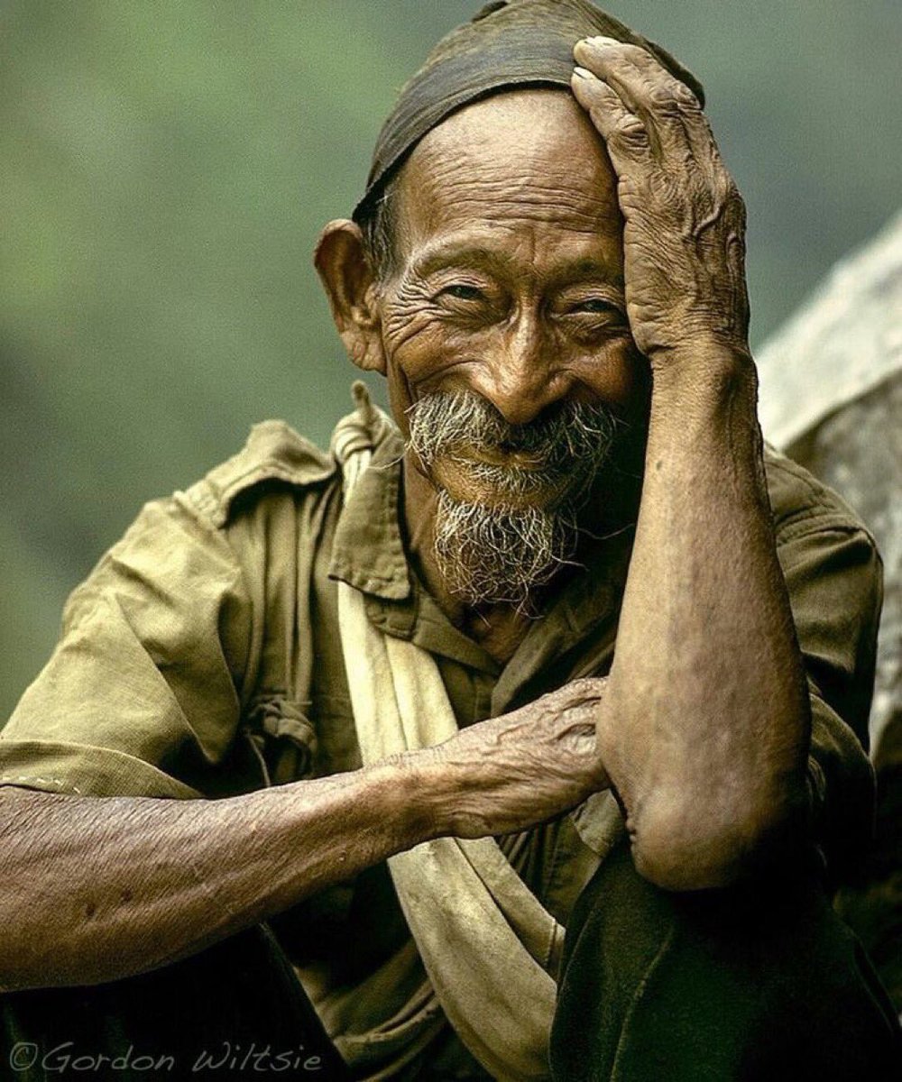 Tout à fait entre nous, je commence à avoir assez des mots « inclusion » et « inclusif » dans la politique de l’âge. Les âgés n’ont pas à être inclus : ils étaient là avant les autres..