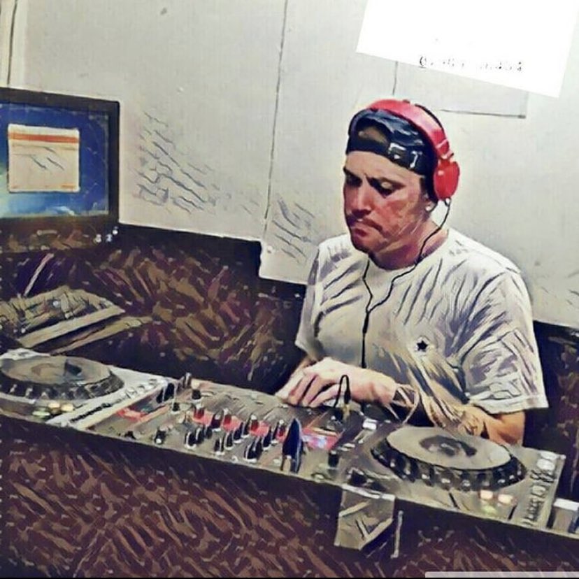 Go have a listen. Home live stream from 2016 UKG &amp; JUNGLE ⭐️ mixcloud.com/BumpyDj/2016-l…  ⭐️  soundcloud.app.goo.gl/HPwuuKQoKan3xv… ⭐️