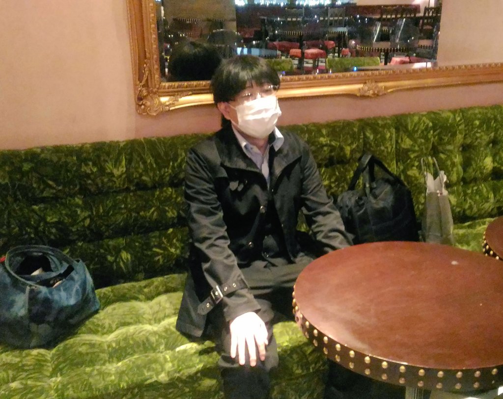 sweetswwet's tweet photo. 仕事終わって、
ファウストが
ディーラーする
お店来てる✨✨✨
(19:20に到着)
めっちゃ綺麗~✨
ずっと搬入見てる😄
#銀座 #Romts
#東京都 #東京 https://t.co/2P2k9wgd5b