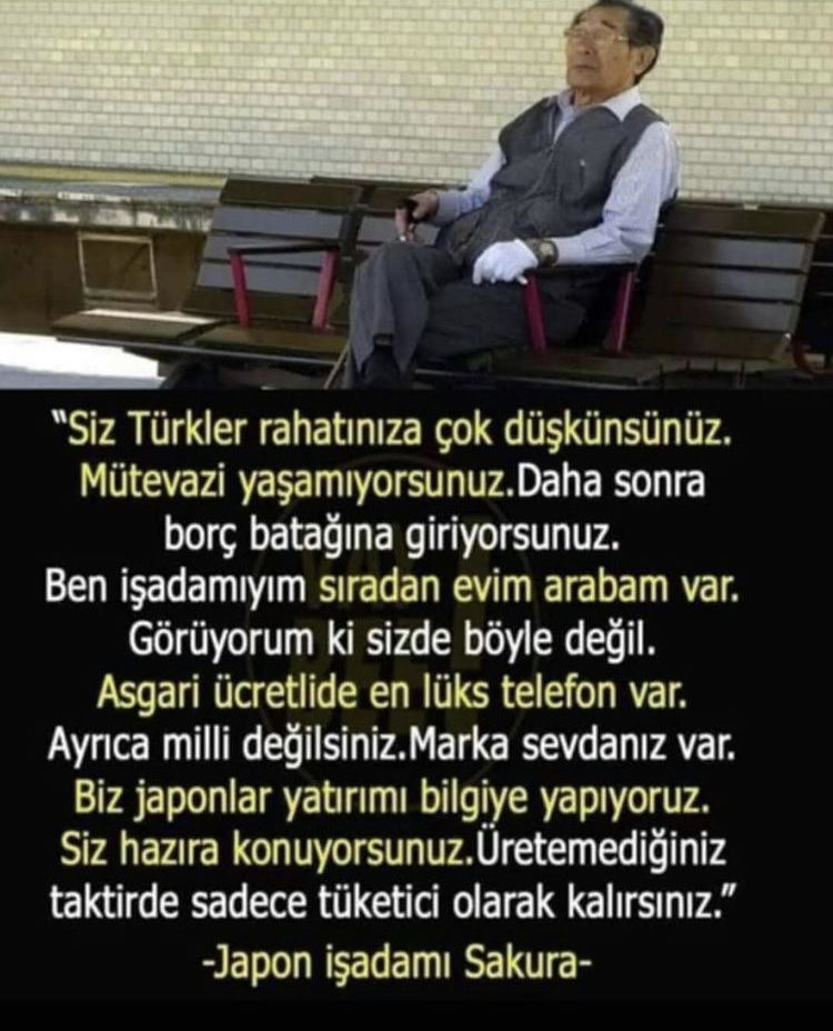 Fotoğrafta Türkler hakkındaki mühim tespitleriyle tanınan ünlü “Japon işadamı Sakura” bir bankta dinlenirken görülüyor. 

İnternetin en şöhretli hayali fenomenlerinden.