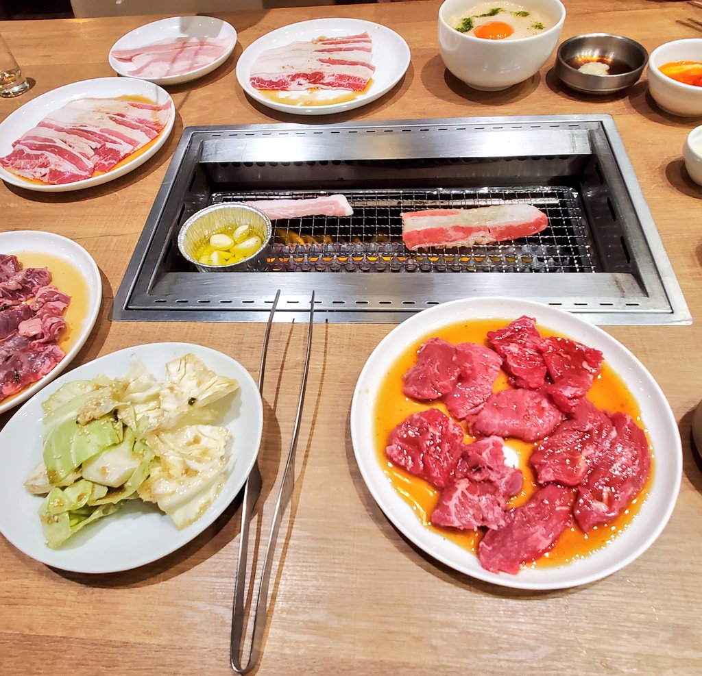 kumaannan's tweet photo. プレミアムカルビ行ってきたんお腹いっぱい〜😆
桜餅ジェラートお餅入ってて美味しかったよ💕🌸 https://t.co/P0bFJvpdRb