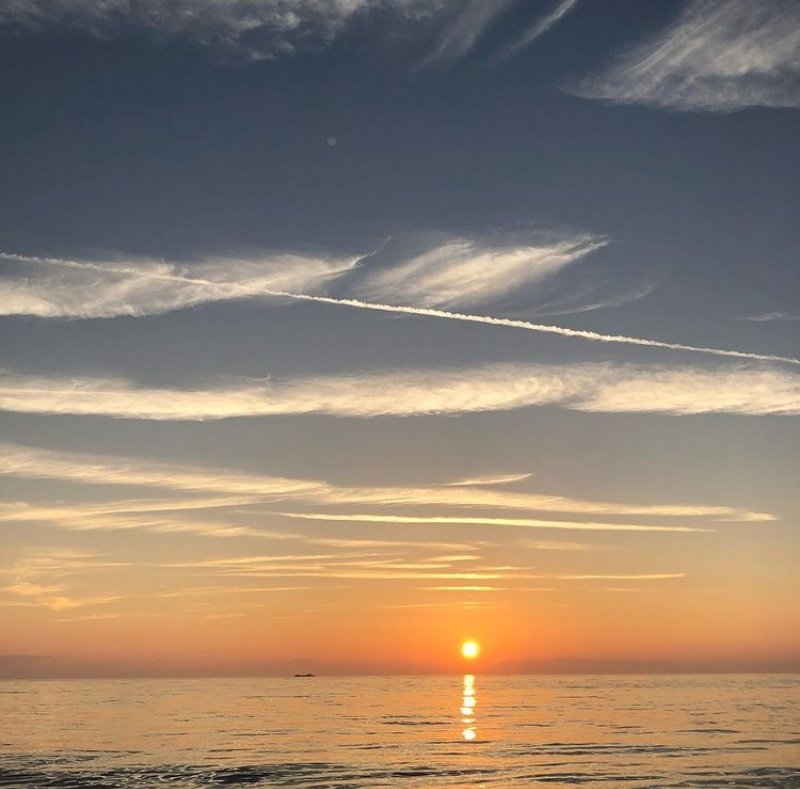 leohursheys's tweet photo. 20210327 #MinHyogi ig post update
"#GoodMorning 

#Today #Daily #Sea #Sculpture #Clush #Sunrise #Sunrise #SeaScenery #Darkness #CloudTastes"

#ColorRush #컬러러쉬 #민효기 https://t.co/d6EkYLJDH6