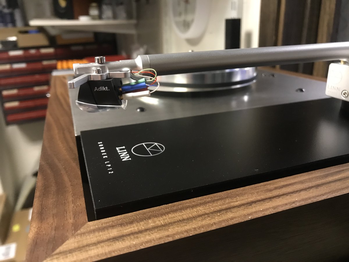 GrahamsHiFi's tweet photo. The new Krane arm, now standard on the @linnproducts Majik LP12 specification. 

#Lovelinn #iconic #LP12 #analogue #vinyl #hifi #linn #adikt #krane #majik #stereo https://t.co/XkBY4h19wM