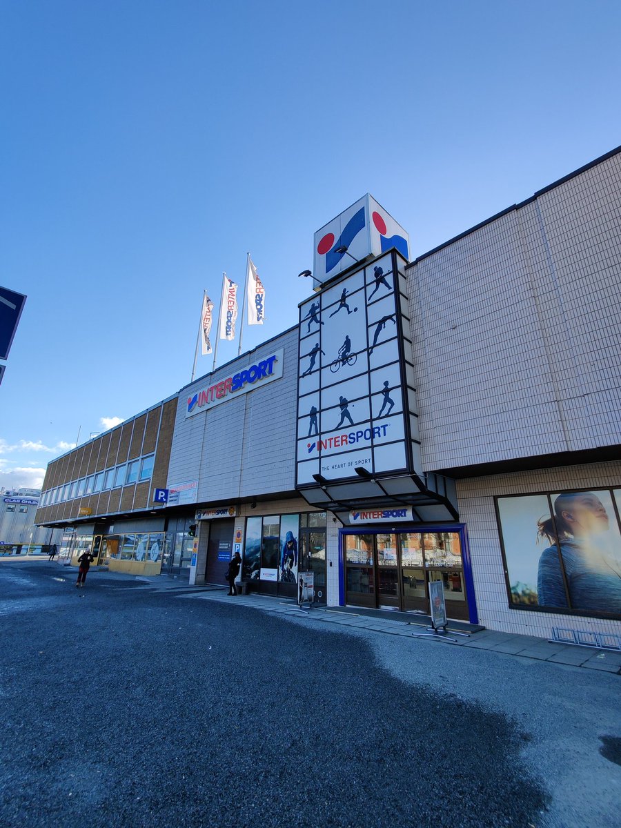 Intersport on siitä hyvä yhteistyökumppani, että missä päin vain Suomea (tai oikeastaan Eurooppaa) liikkuu, voi aina luottaa, että sieltä löytyy tarvittava! Kuka tietää missä tämä liike sijaitsee? #Intersport <a href="/TWDLanken/">TWD-Länken</a>